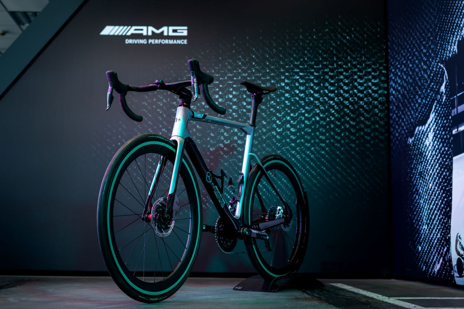 Mercedes-AMG PETRONAS F1® Team V13 Road Edition