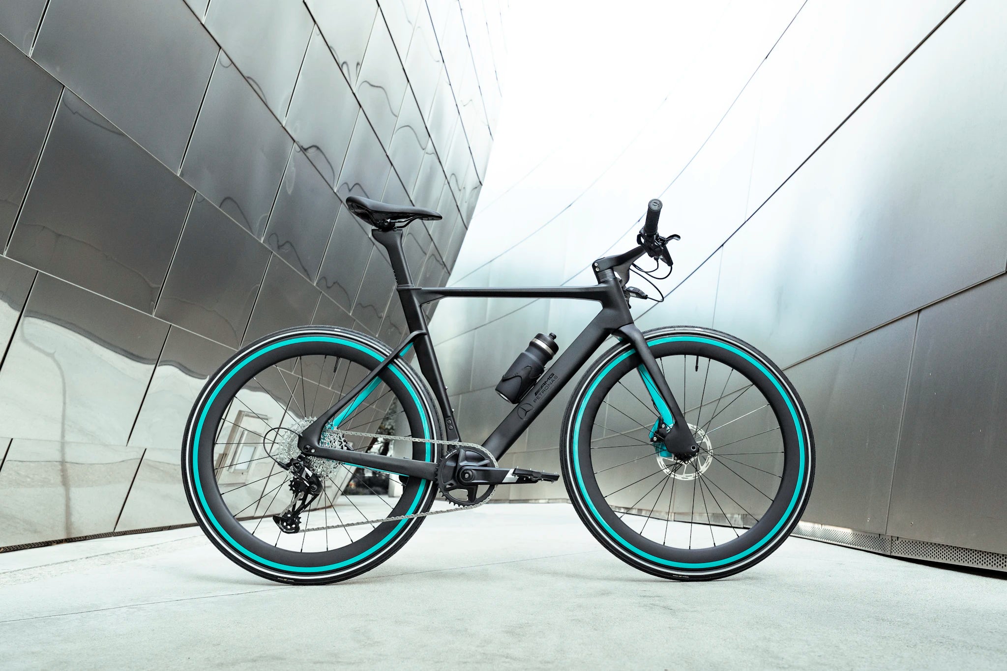 mercedes rennrad limited edition Mercedes-AMG PETRONAS F1® Team Urban Bike
