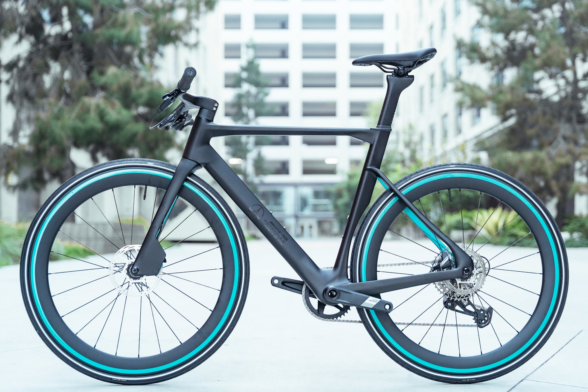 mercedes rennrad limited edition Mercedes-AMG PETRONAS F1® Team Urban Bike